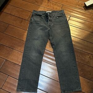 Women’s faded black denim Levi’s wedgy straight size 28